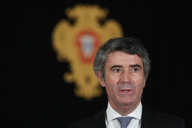 OE/crise: PS afirma que “compreende e respeita” decisão do Presidente da República