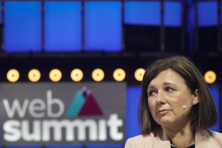 Web Summit: Comissão Europeia quer “pôr ordem” na publicidade política ‘online’