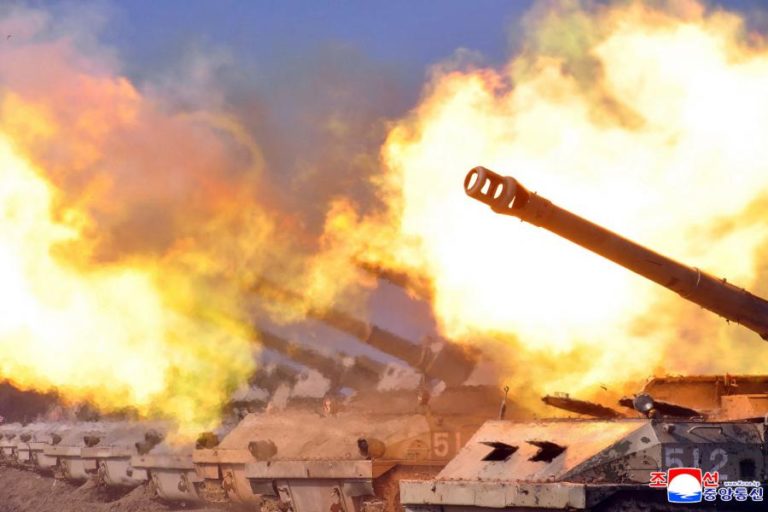 Coreia do Norte efetua testes de artilharia para pressionar Washington e Seul a mudar de política