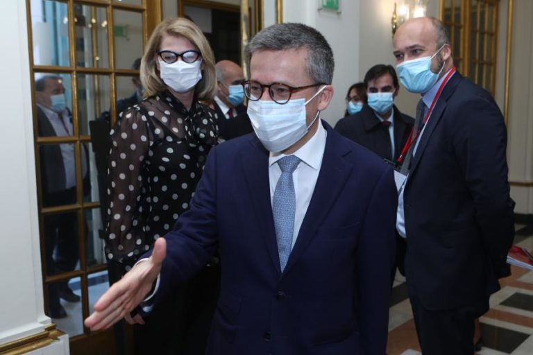 PSD: Moedas recusa “tomar posição” sobre diretas, mas quer “verdadeira oposição ao PS” (C/ÁUDIO)