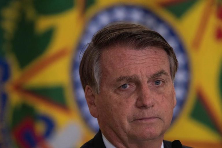 Congresso brasileiro homenageia Jair Bolsonaro e o Papa Francisco