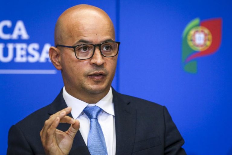 Subsídios de natal e férias dão margem para atualizar salários na função pública