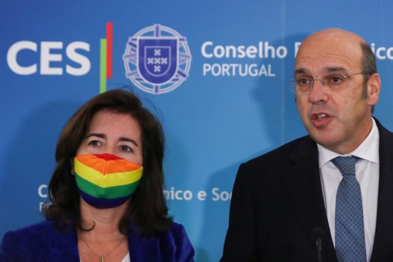 Governo disponível a ajudar empresas a absorver aumento do salário mínimo – Siza Vieira