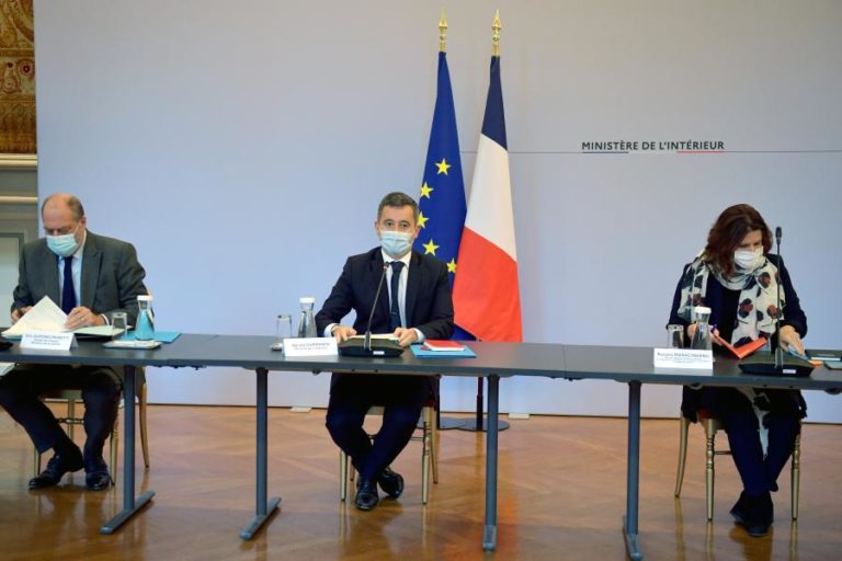 Migrações: Paris pede a Londres que mude regras de asilo devido à crise migratória