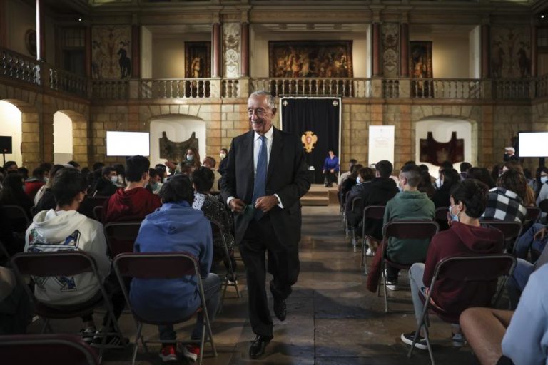 Marcelo defende que “não há democracia forte sem liberdade de imprensa forte”