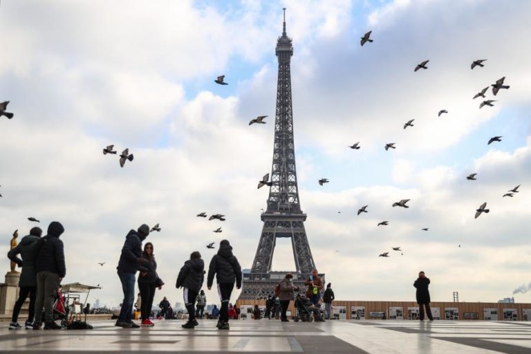 Covid-19: França regista 47.000 novos casos, o número mais elevado desde abril