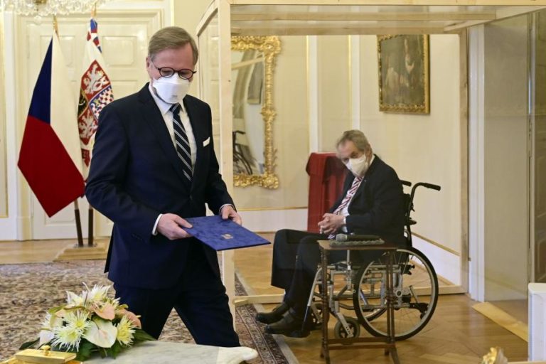 Petr Fiala empossado como novo primeiro-ministro na República Checa
