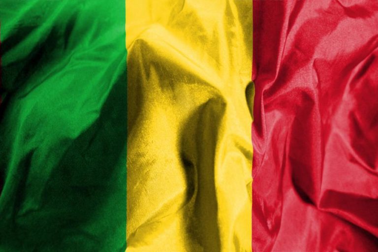 Ataque de grupo armado contra autocarro no Mali mata pelo menos 33 civis