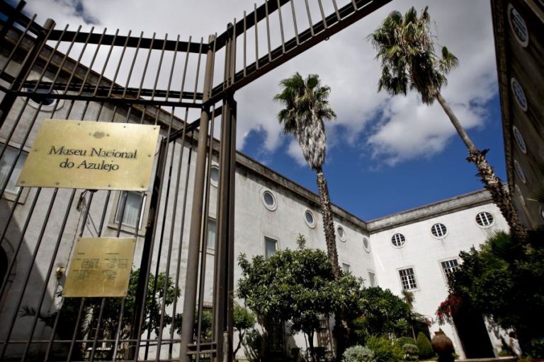 Histórias de mulheres ceramistas e obras inéditas reveladas em exposição em Lisboa