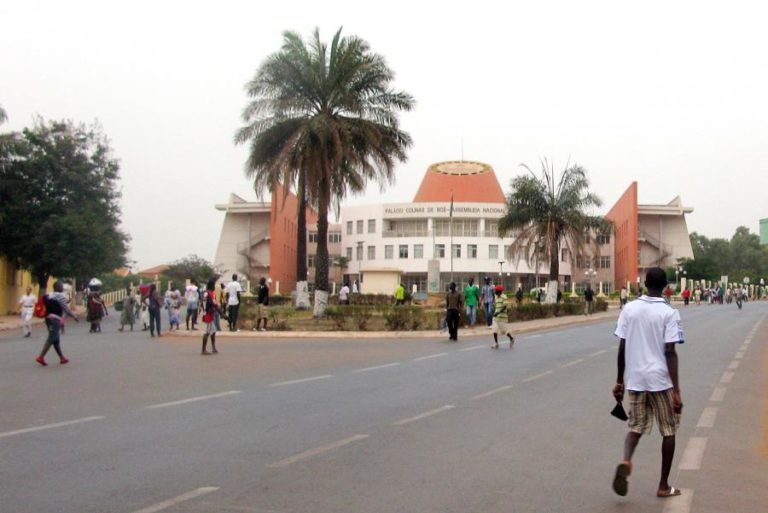 Parlamento guineense considera “nulo e sem efeito” pretenso acordo de petróleo com Senegal