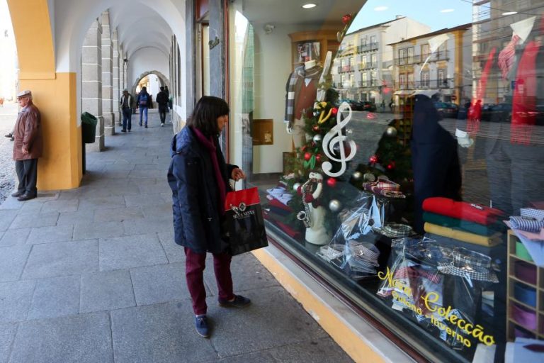 Vendas de Natal em Évora baixam com novas medidas restritivas da pandemia