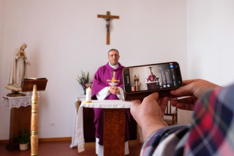 Covid-19: “Cansaço pandémico” sentido na prática religiosa telemática