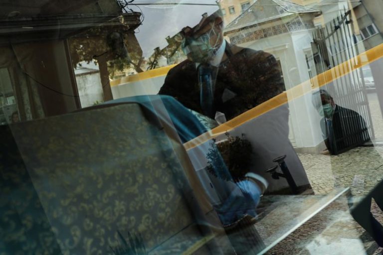 Covid-19: Mortalidade aumentou 28% e está em”tendência crescente”