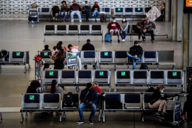 Covid-19: Brasil passará a exigir quarentena de cinco dias a viajantes não vacinados