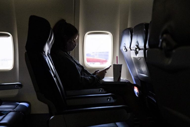 2021: Três vagas de covid-19, três variantes e vacinação em massa dos portugueses