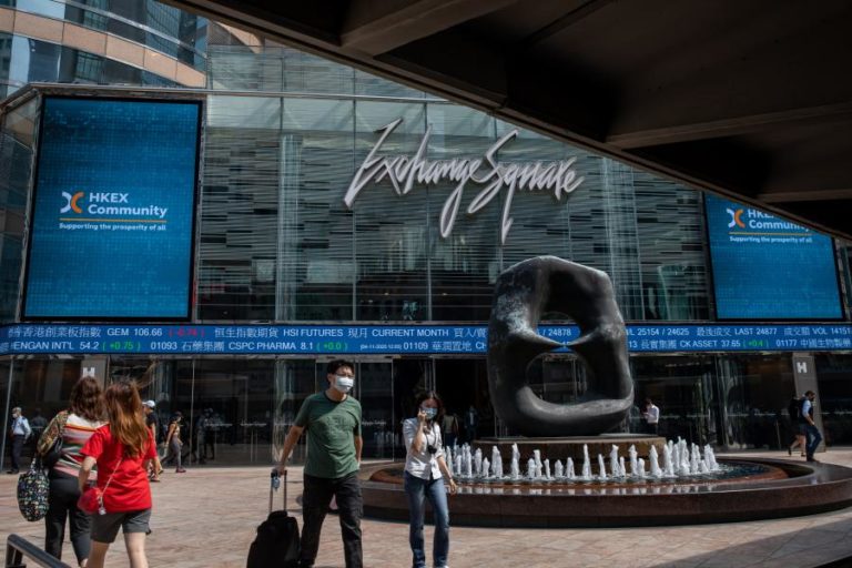 Operadores de casinos em Macau voltam a cair na bolsa de Hong Kong