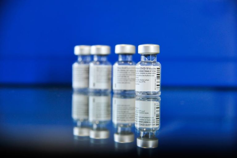 Covid-19: Risco “muito raro” de miocardite e pericardite após vacinação — regulador da UE