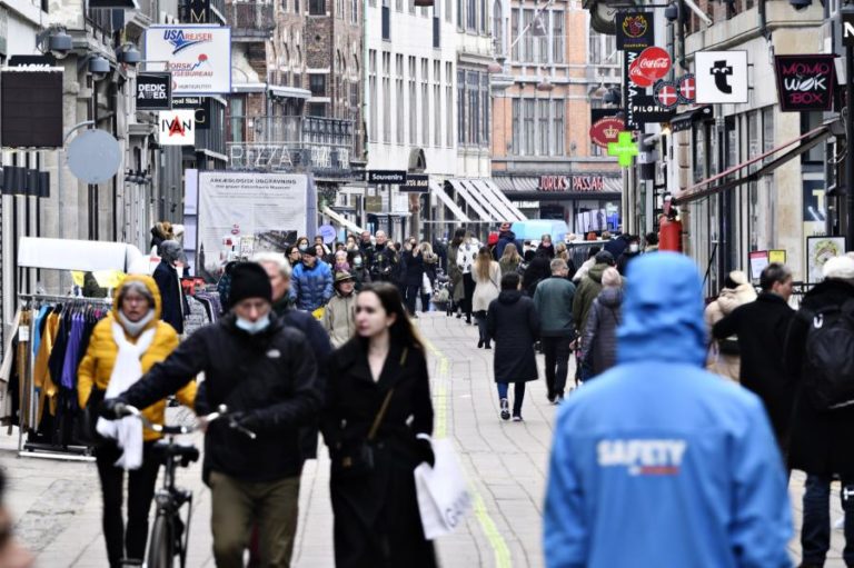 Covid-19: Casos da nova variante Ómicron disparam para 183 na Dinamarca