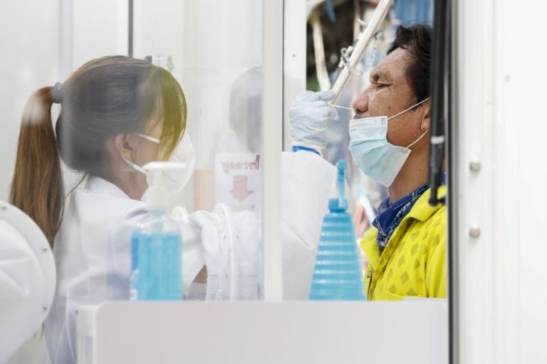 Covid-19: Identificados 34 casos da variante Ómicron em Portugal — “linhas vermelhas”