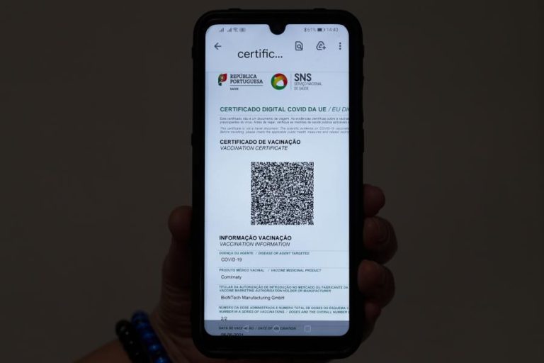 Covid-19: Ministério reconhece problemas e desaconselha ‘app’ para emitir certificados