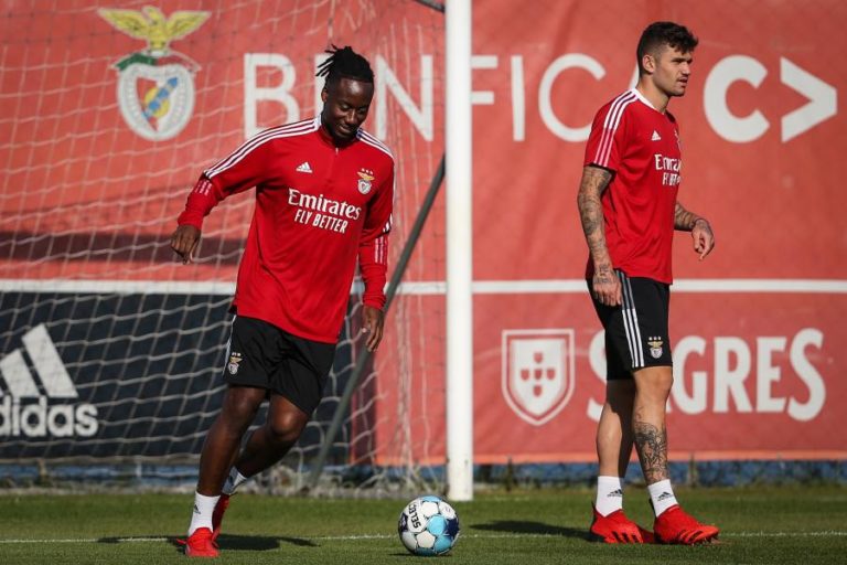 Benfica troca Gil Dias por Meïte nos convocados para jogo com o Sporting