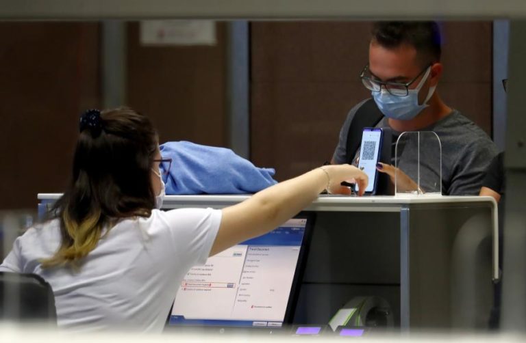 Covid-19: Certificado da UE passa a ser válido por 270 dias e inclui vacina de reforço