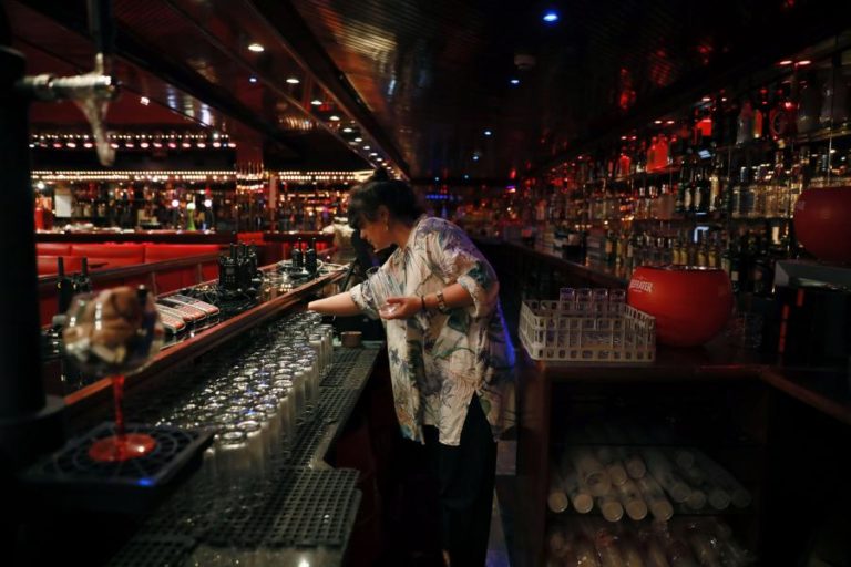 Covid-19: Bares e discotecas do Porto com quebras entre 60% e 90% devido a novas restrições