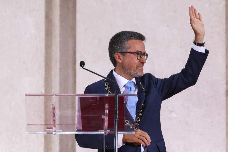 Covid-19: Câmara de Lisboa cancela festejos da passagem de ano e vai decidir sobre fogo de artifício