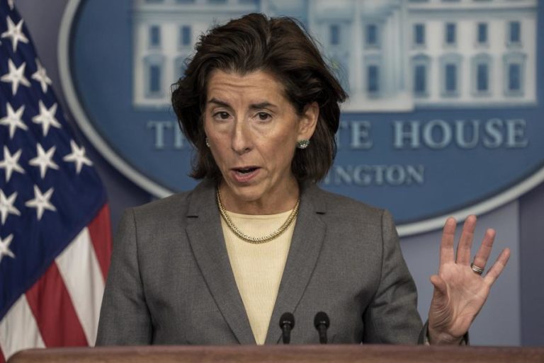 EUA impõe sanções contra mais empresas chinesas por abusos contra uigures