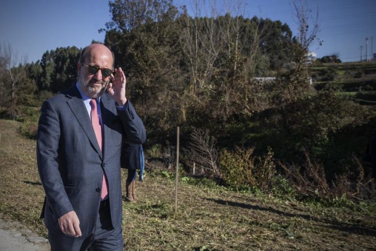 Ministro do Ambiente espera ter avaliação da exploração do lítio terminada em janeiro