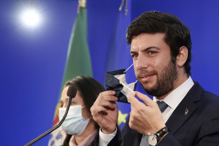 Legislativas: Presidente do CDS diz que PSD fez “pirueta” ao rejeitar coligação pré-eleitoral