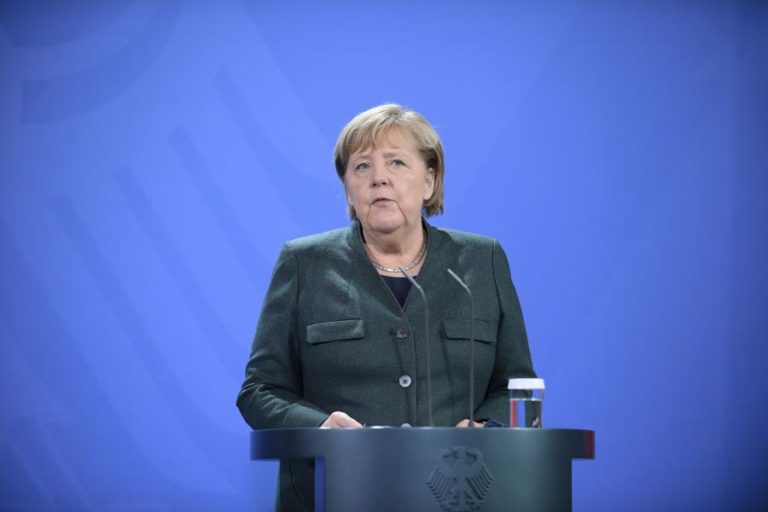 Merkel é homenageada hoje pelas forças armadas da Alemanha