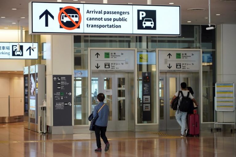 Covid-19: Japão suspende reservas em voos vindos do estrangeiro