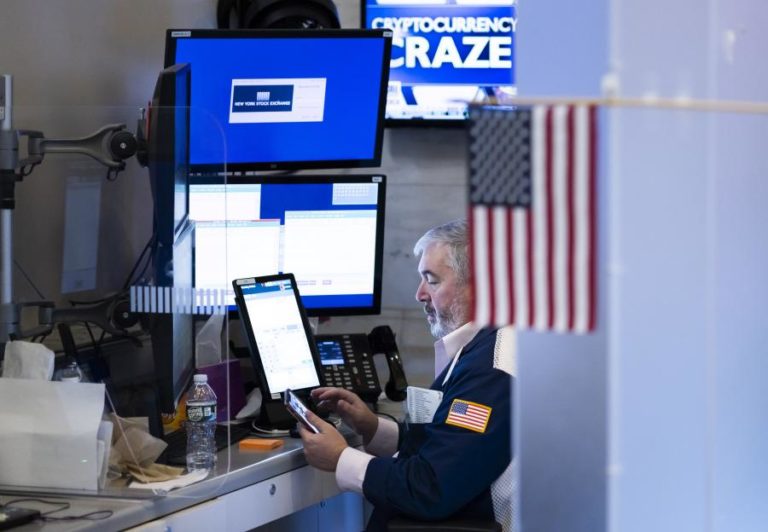 Wall Street inicia semana no ‘vermelho’ à espera da Reserva Federal