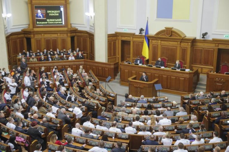 Ucrânia: Parlamento de Kiev aprova tropas estrangeiras no país para exercícios militares