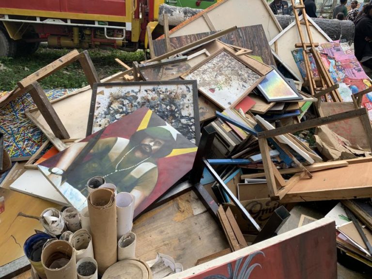 Governo timorense despeja maior grupo artístico e deixa obras na rua