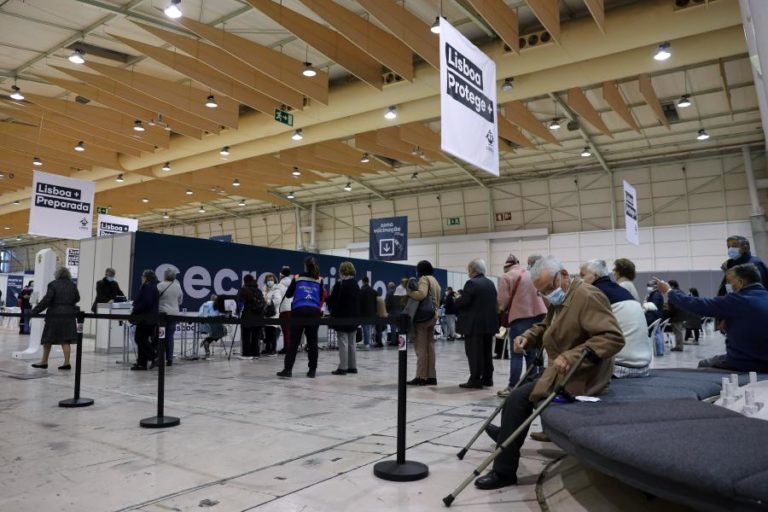 Covid-19: Mais de 70 mil pessoas vacinadas com dose de reforço na sexta-feira