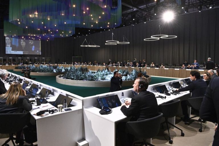 Reunião ministerial da OSCE marcada por tensões e divergências com a Rússia