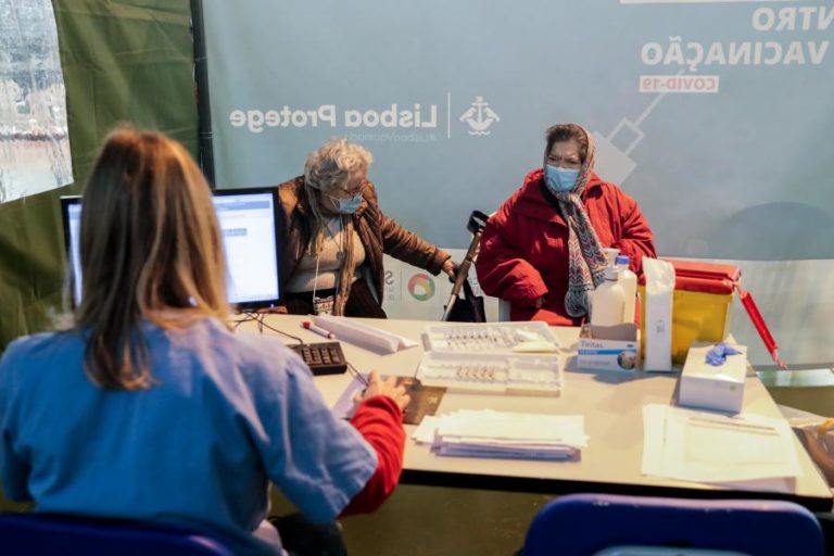 Covid-19: Mais 56 mil pessoas receberam dose de reforço em 24 horas
