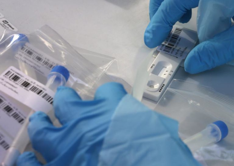 Covid-19: Há mais 40 surtos ativos nas escolas do que há uma semana