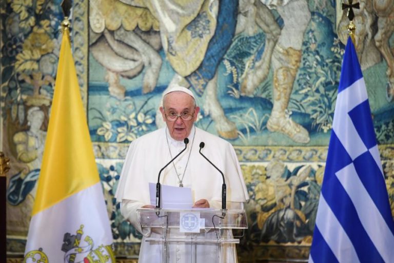 Papa alerta para “retrocesso da democracia” na Europa e no resto do mundo