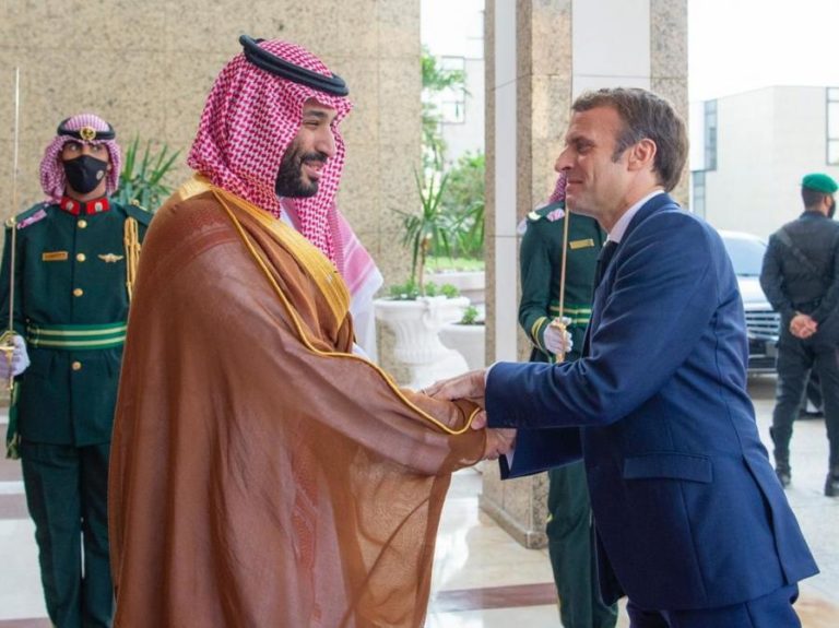 Veolia e Airbus firmam grandes contratos durante visita de Macron à Arábia Saudita