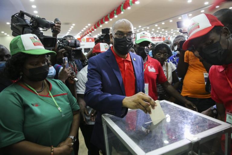 Presidente cessante e candidato a presidente da UNITA já votaram e afirmam união do partido