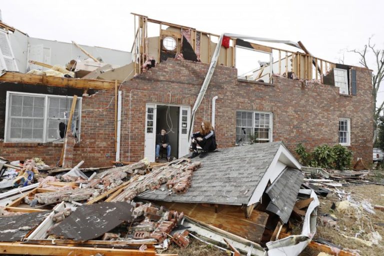 Perigo de novos tornados nos EUA mantém-se até domingo de manhã
