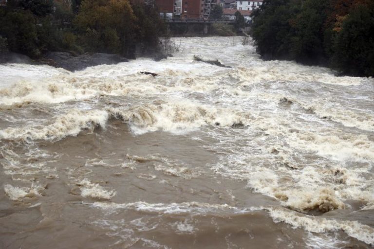Tempestade no norte de Espanha faz dois mortos e causa perda de colheitas