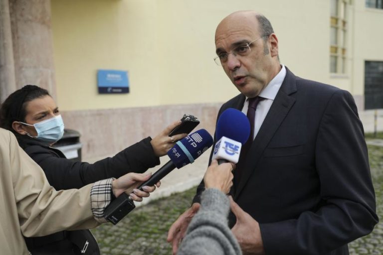 Siza Vieira diz que economia está mais competitiva e mais exportadora