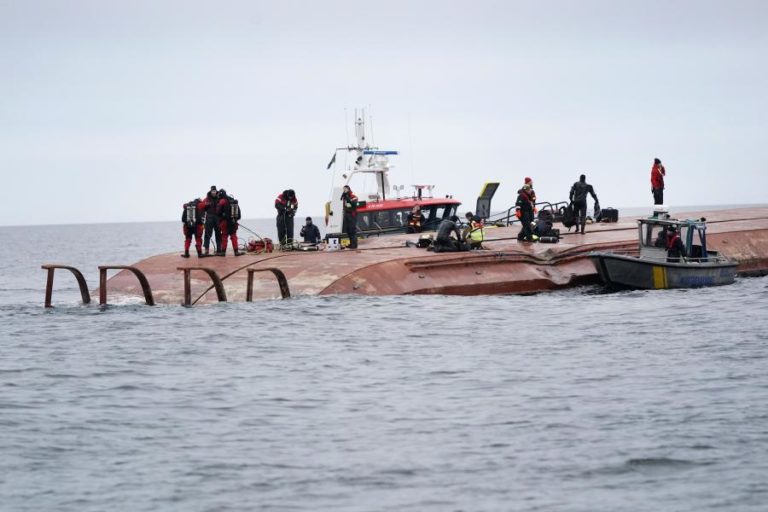 Suécia mantém detido marinheiro britânico após acidente com cargueiros