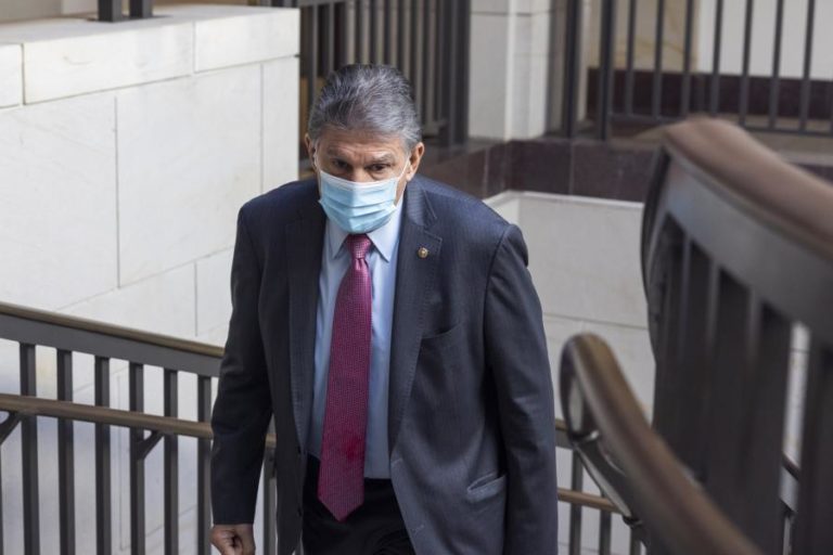 Senador democrata Joe Manchin anuncia voto contra pacote social de Joe Biden