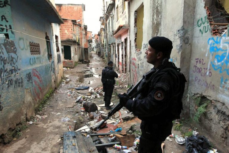Polícia ocupa áreas de milícias no Rio de Janeiro após invadir favela do Jacarezinho
