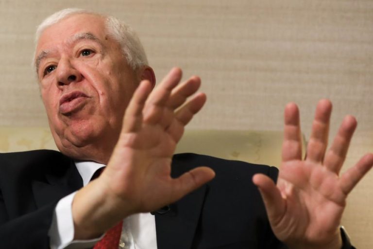 Ex-ministro Teixeira dos Santos recomenda “prudência” no endividamento da economia
